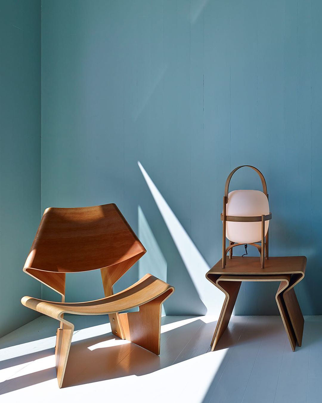 Lethra lámpara de mesa de madera y vidrio