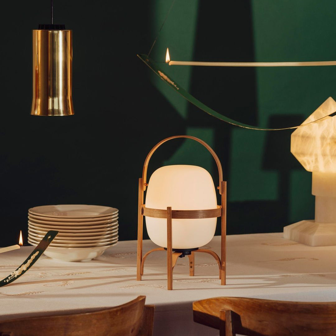 Lethra lámpara de mesa de madera y vidrio
