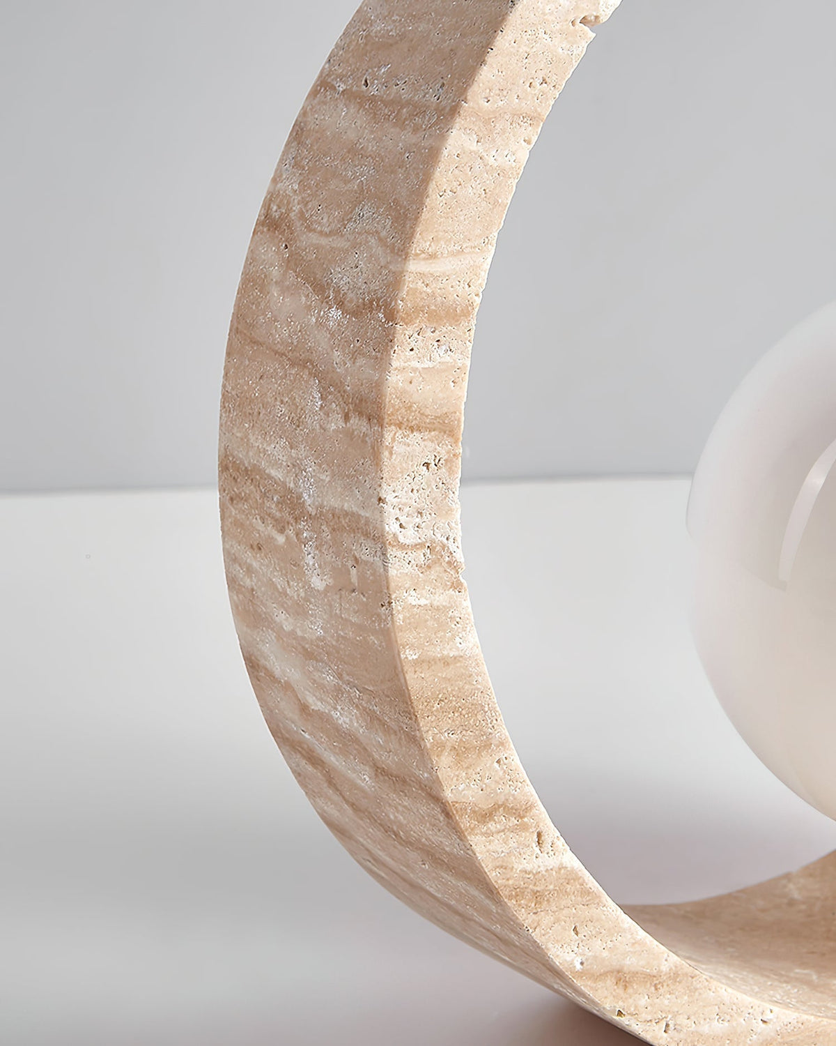Orzore lámpara de mesa circular de travertino