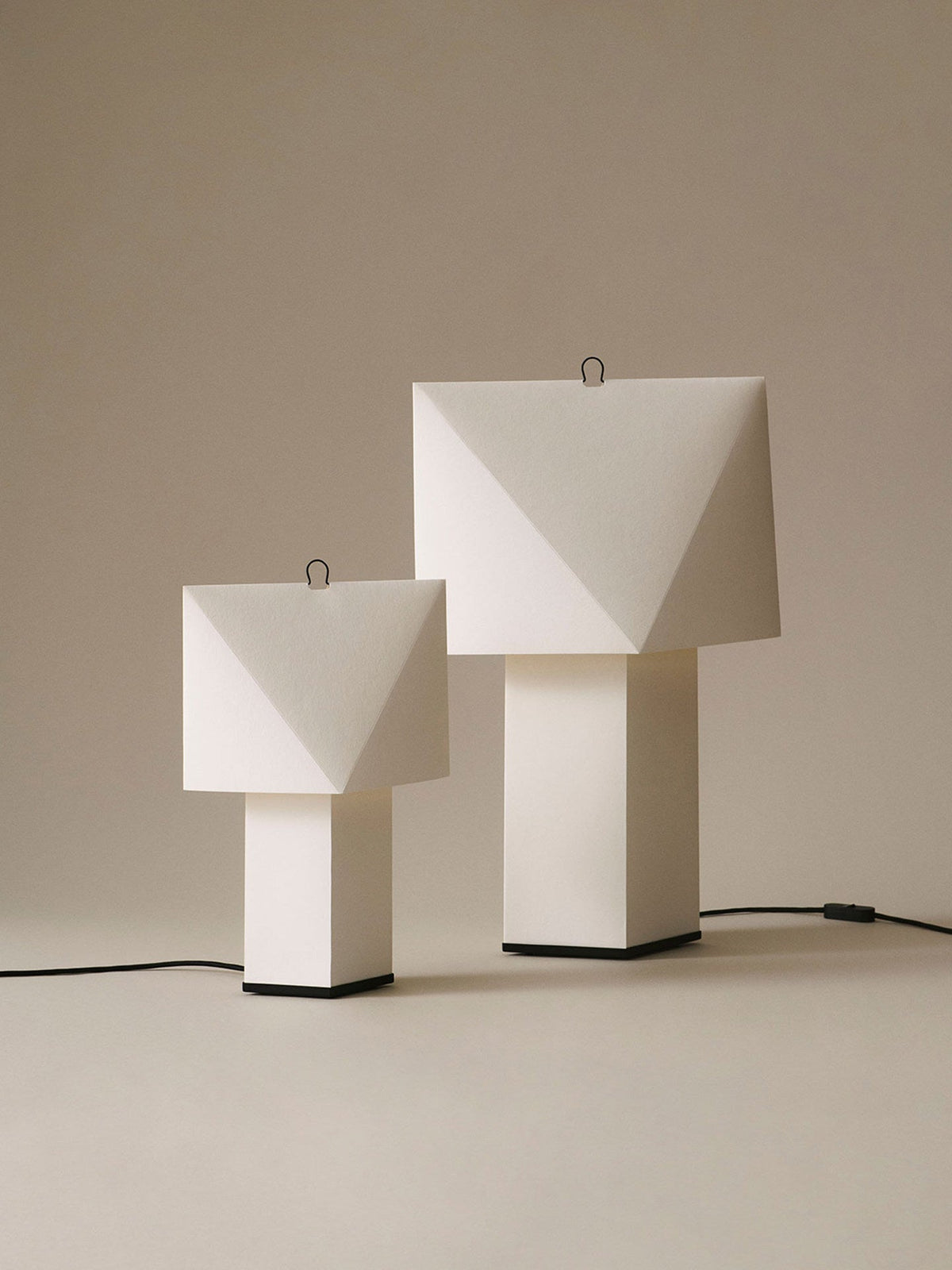 Mireval lámpara de mesa con pantalla de papel