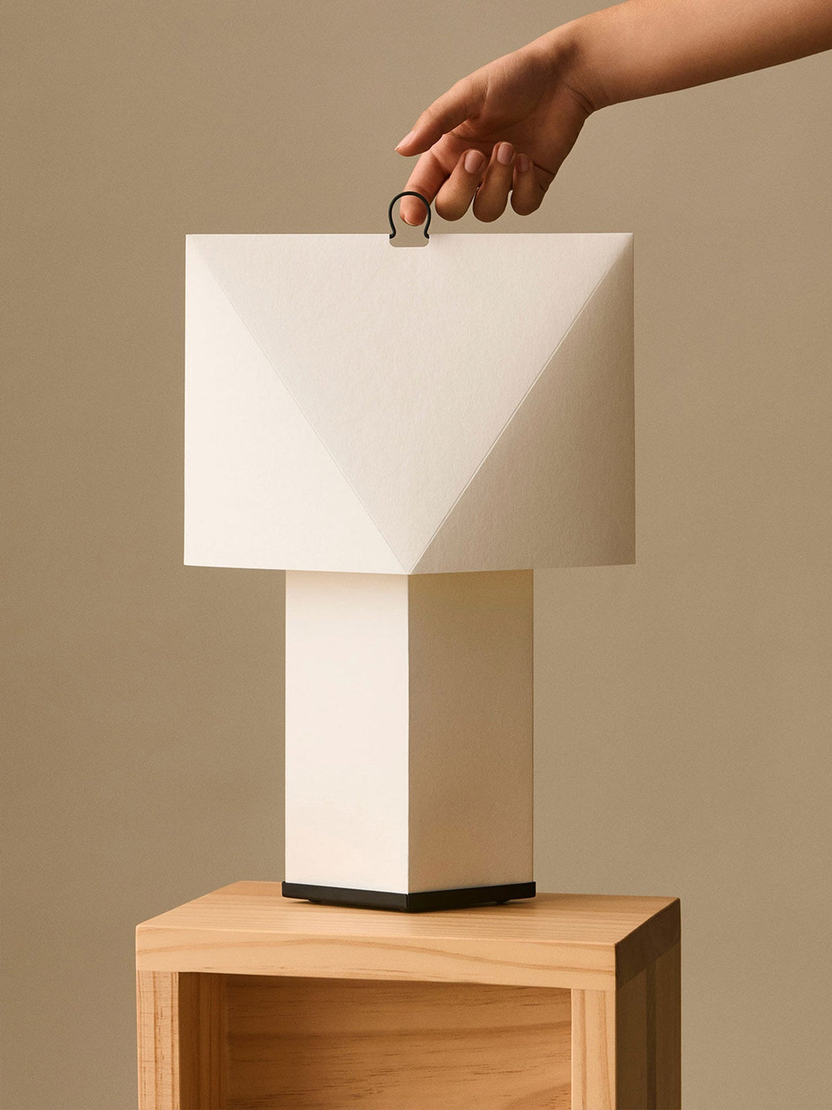 Mireval lámpara de mesa con pantalla de papel