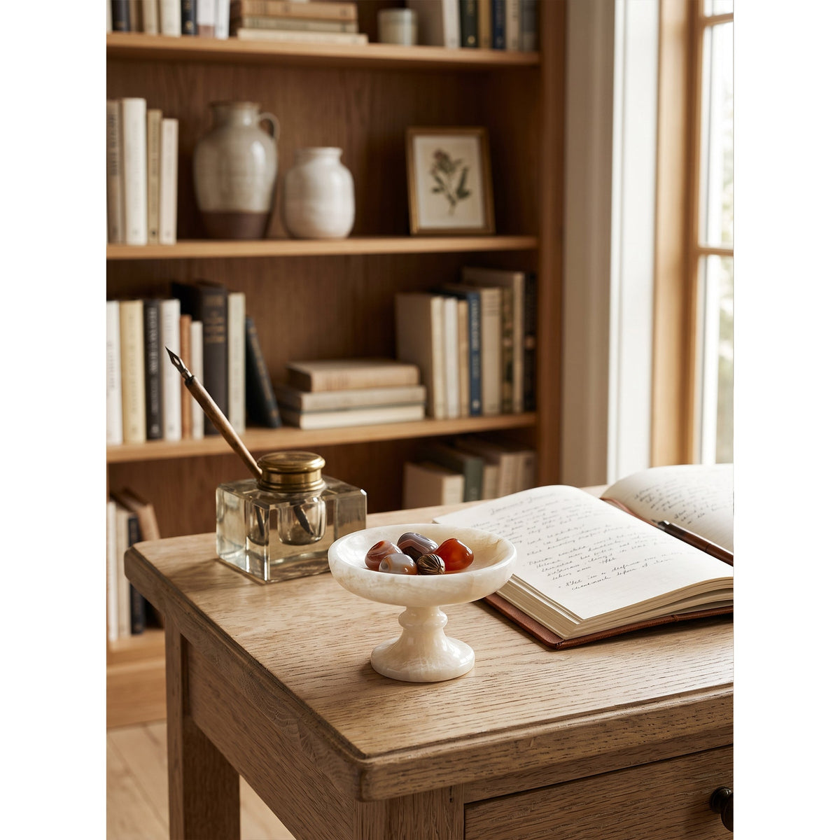 Henswick Cuenco de ónix blanco con pedestal