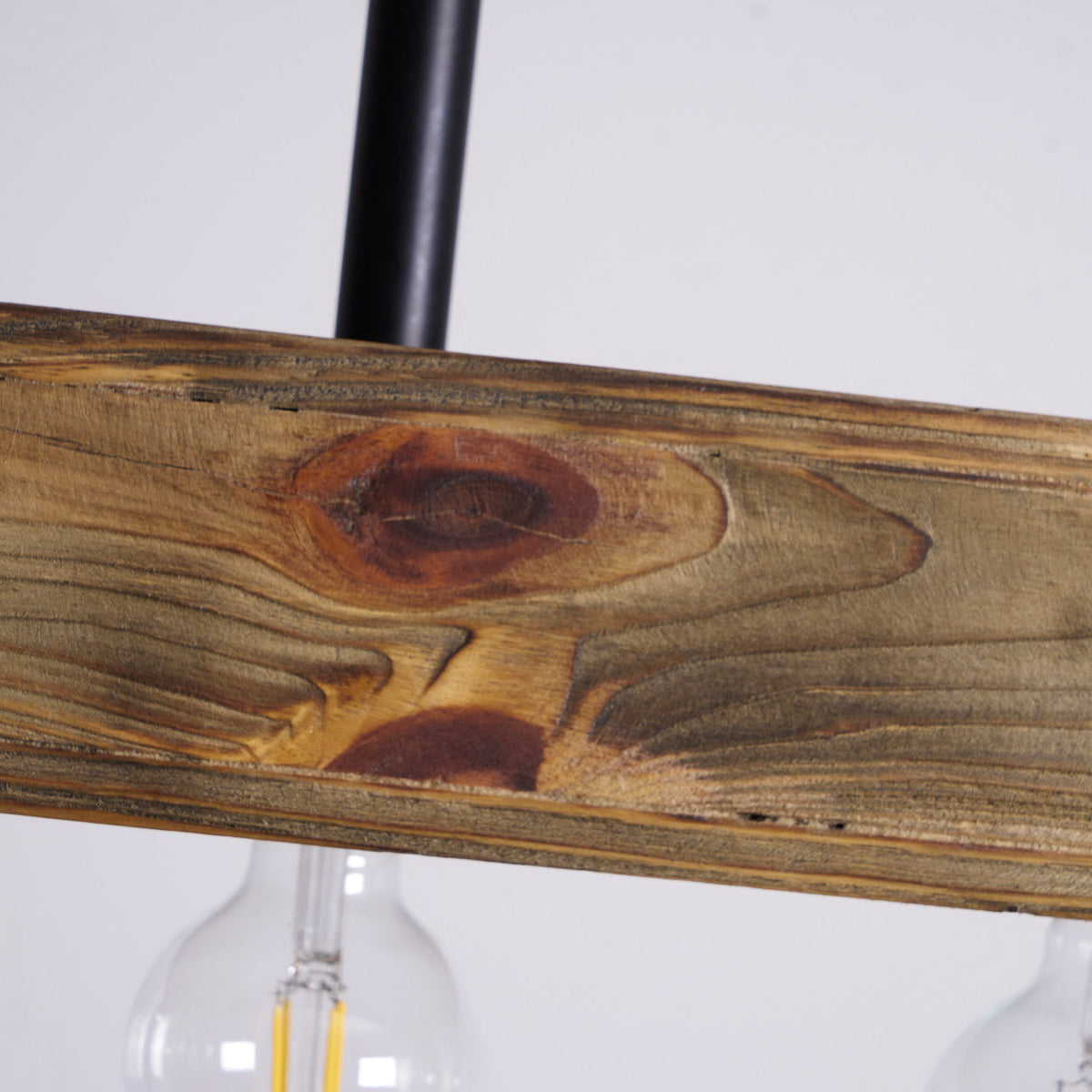 Siraen lámpara de araña con viga de madera