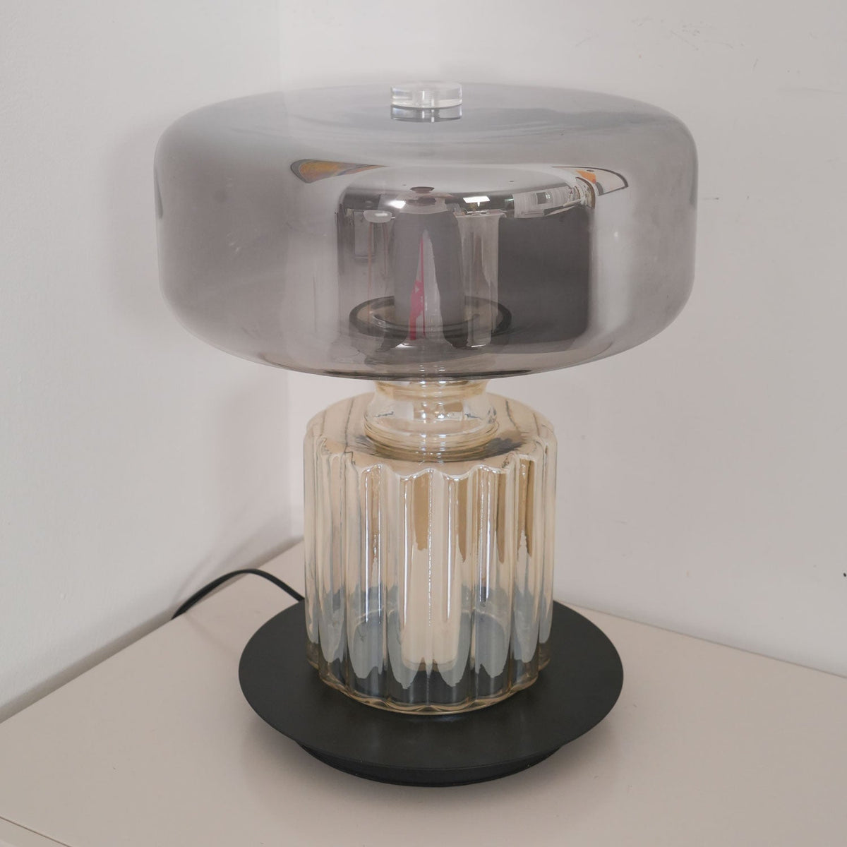 Svora lámpara de mesa moderna de vidrio