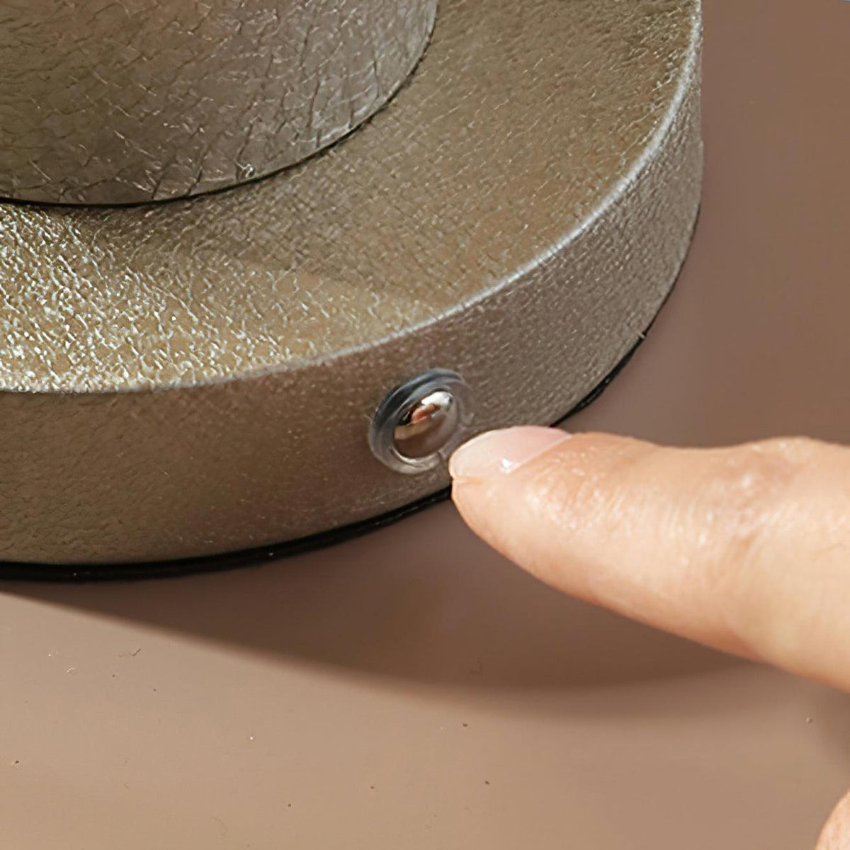 Solaran lámpara de mesa gris contemporánea