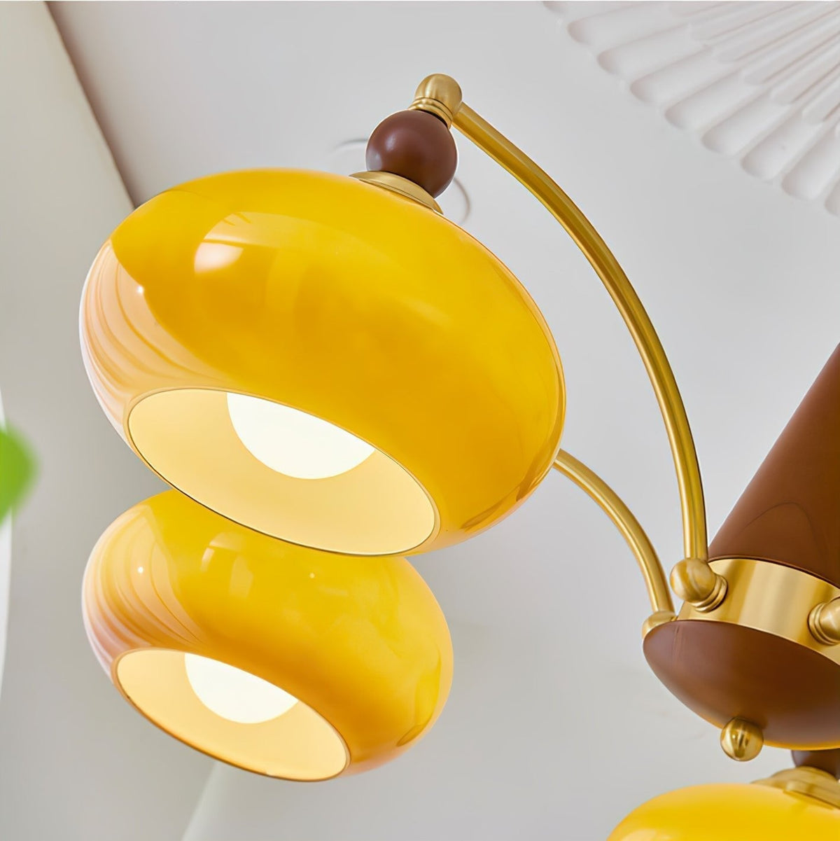 Vevely lámpara colgante de vidrio amarillo y latón