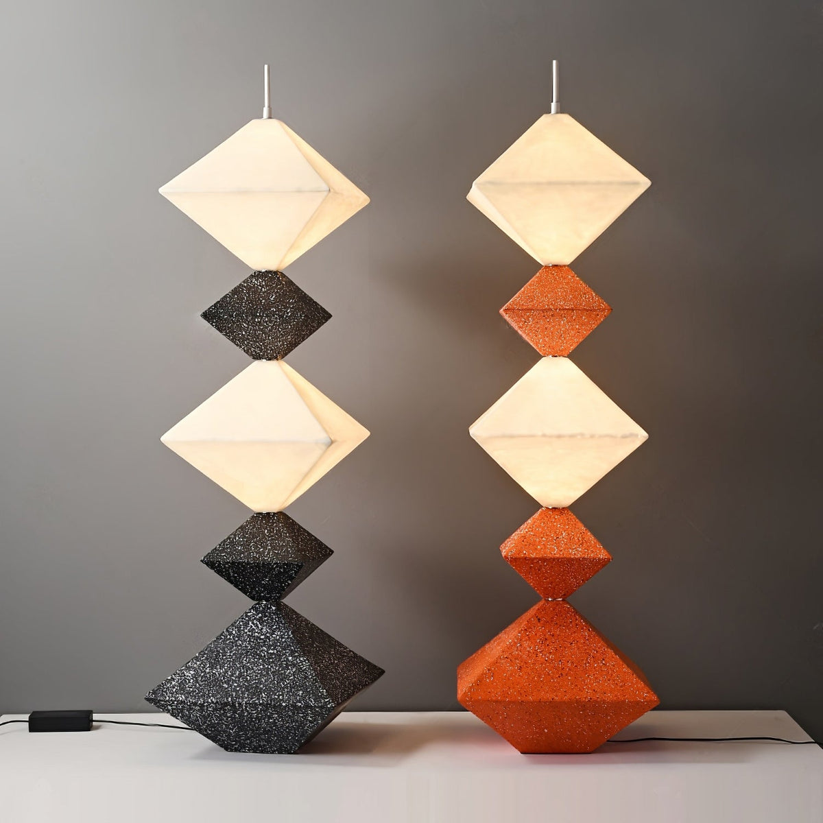 GeoGlow lámpara de pie con base cúbica romboidal