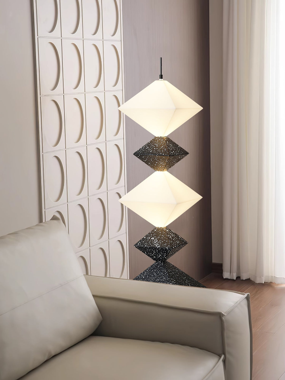 GeoGlow lámpara de pie con base cúbica romboidal