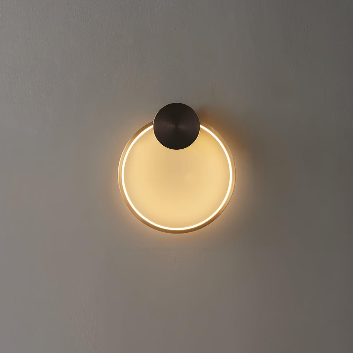 Oriaenne aplique de pared moderno minimalista anillado LED de latón metal