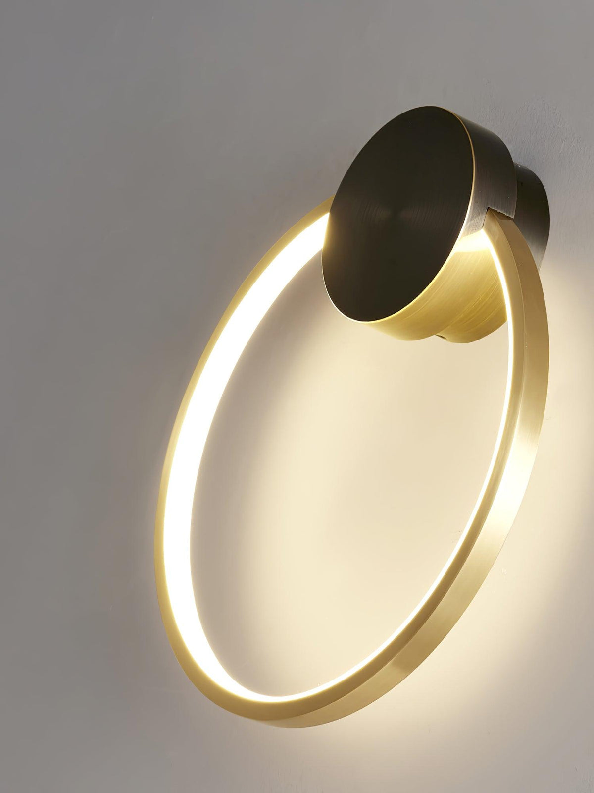 Oriaenne aplique de pared moderno minimalista anillado LED de latón metal