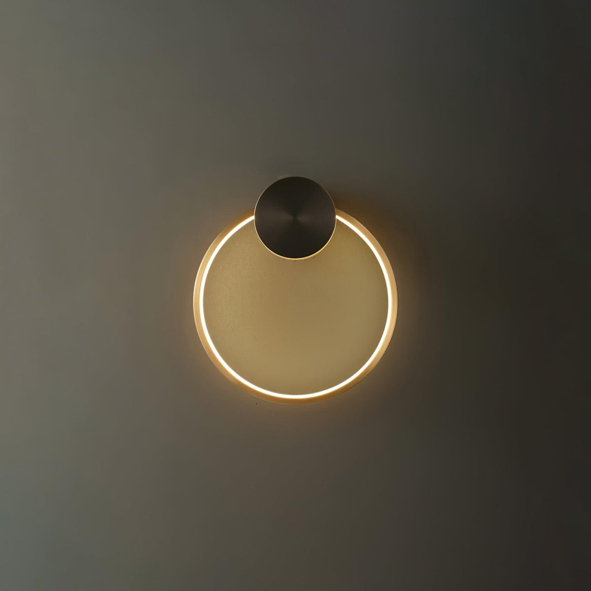 Oriaenne aplique de pared moderno minimalista anillado LED de latón metal