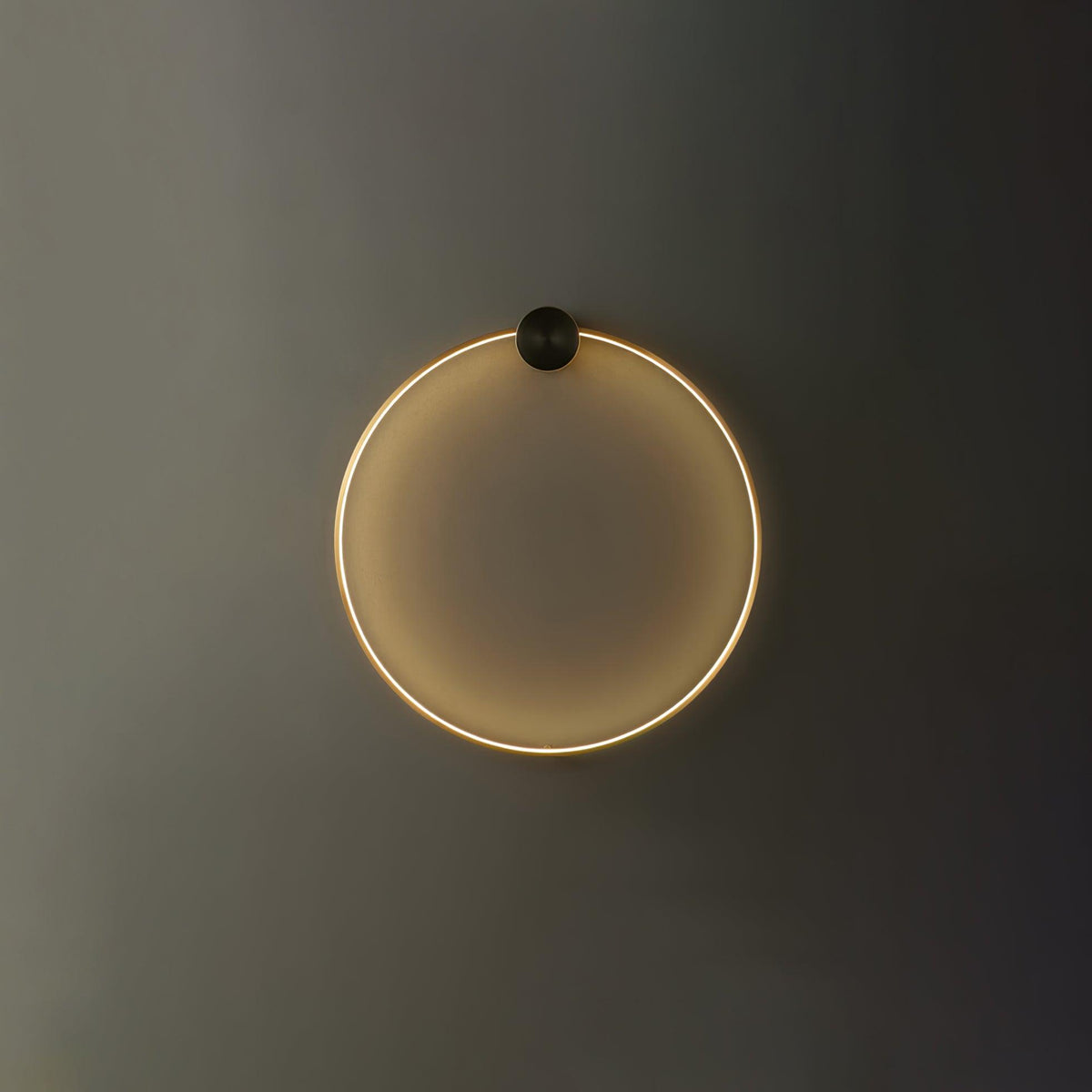 Oriaenne aplique de pared moderno minimalista anillado LED de latón metal