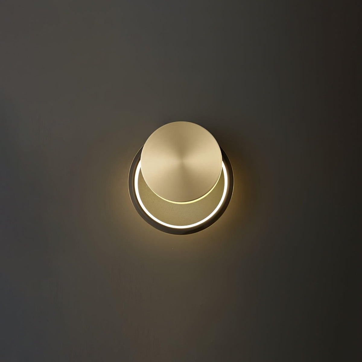 Oriaenne aplique de pared moderno minimalista anillado LED de latón metal