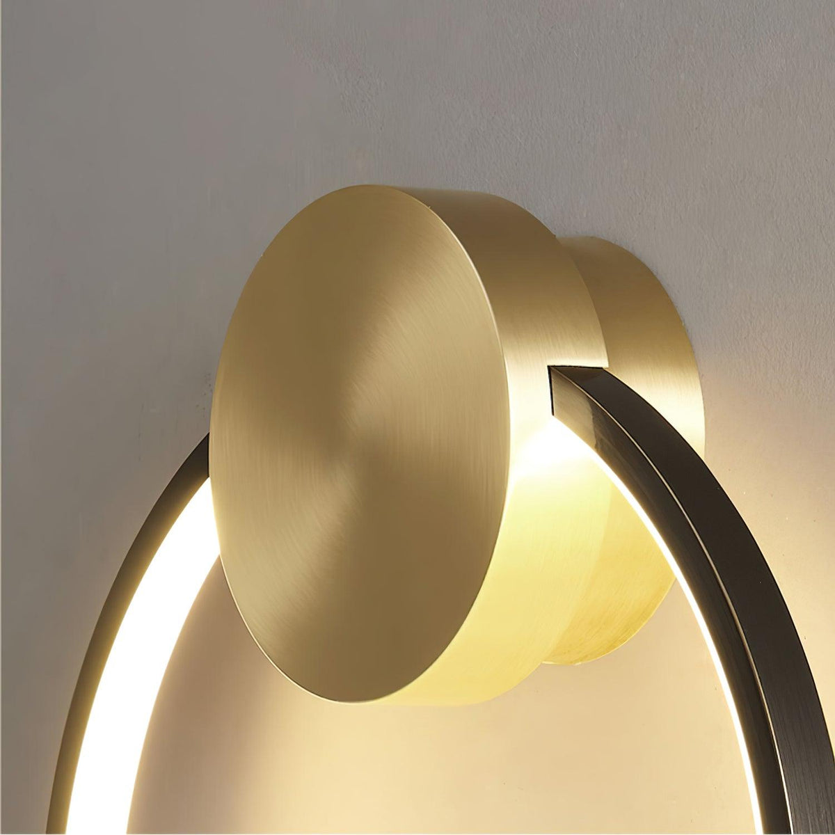 Oriaenne aplique de pared moderno minimalista anillado LED de latón metal