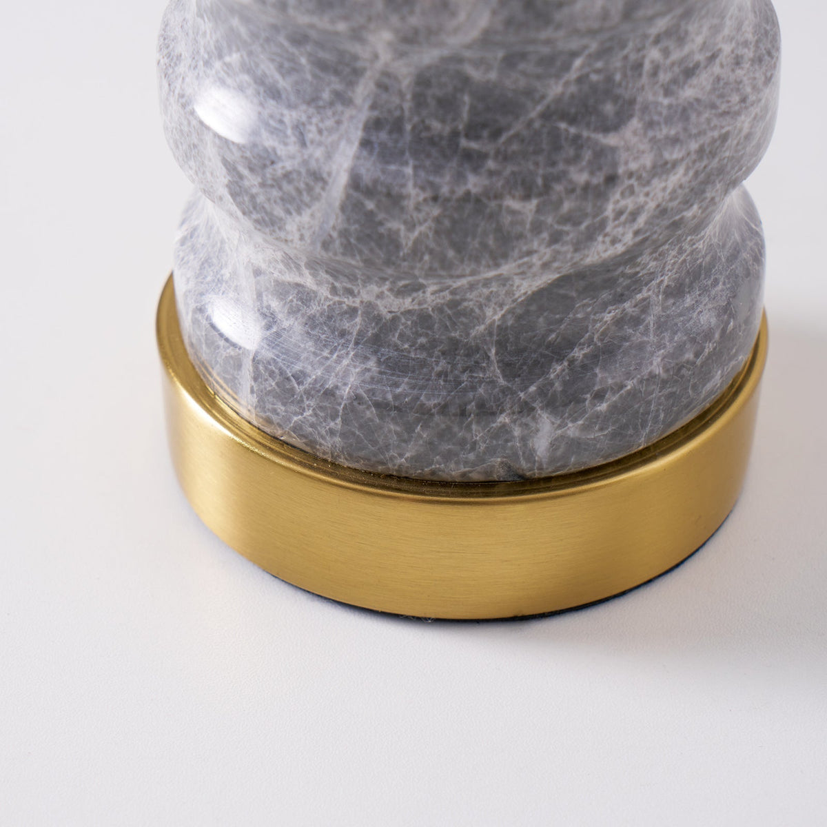 Petirielle lámpara de mesa moderna de piedra