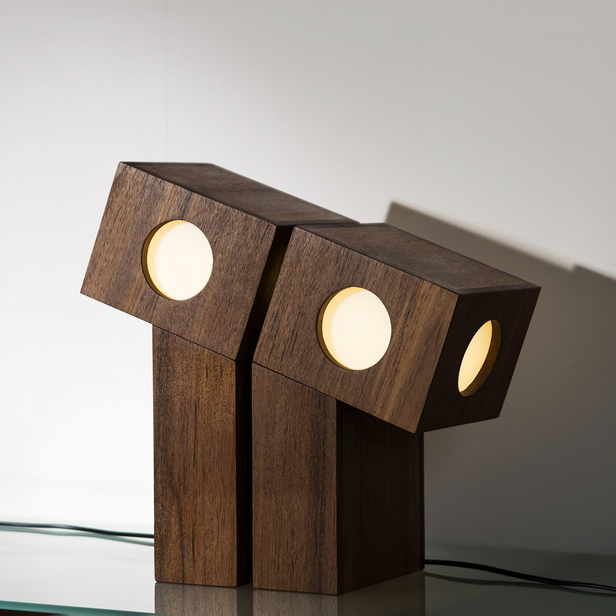 Geo lámpara de mesa moderna de madera
