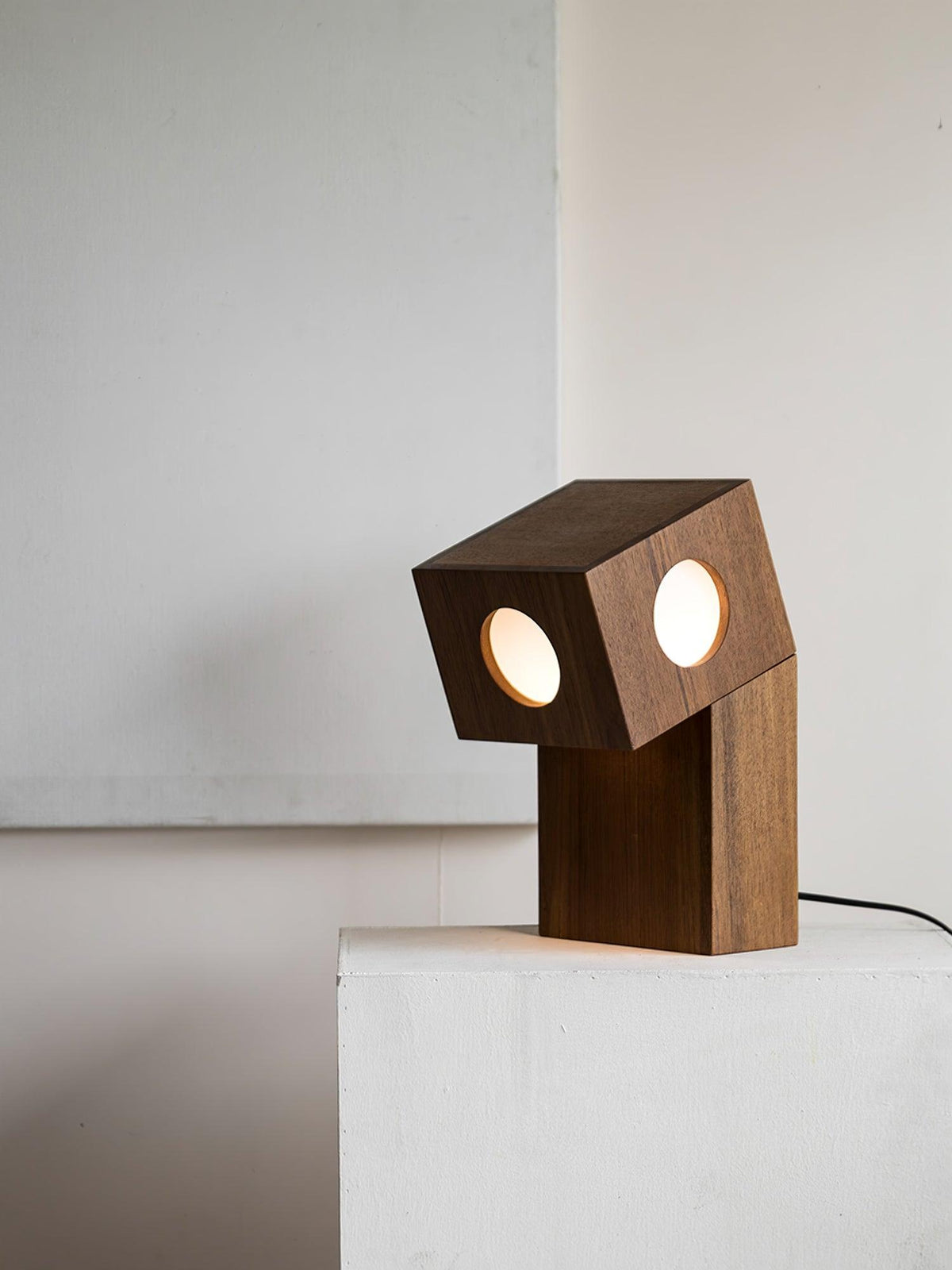 Geo lámpara de mesa moderna de madera