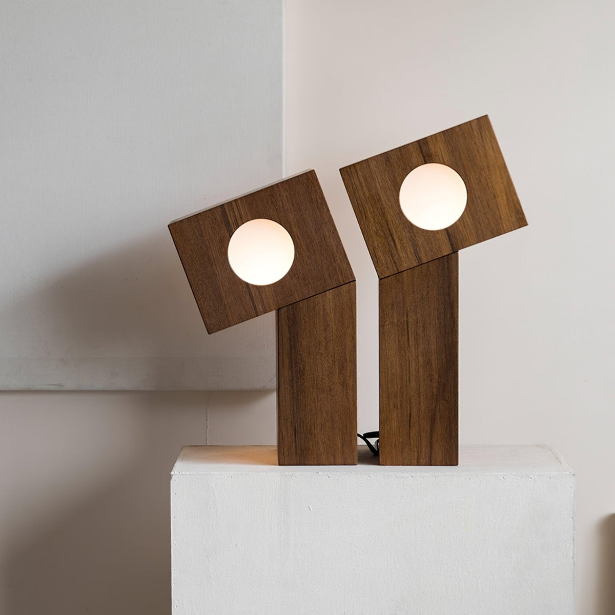 Geo lámpara de mesa moderna de madera
