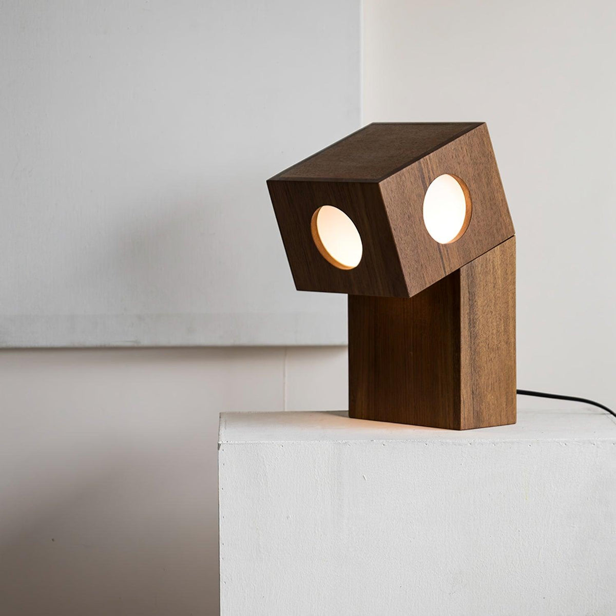 Geo lámpara de mesa moderna de madera