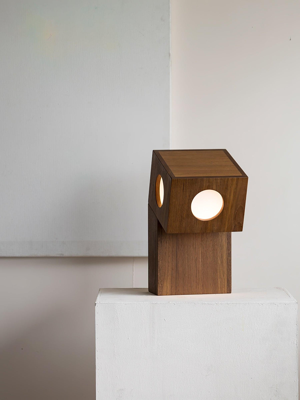 Geo lámpara de mesa moderna de madera