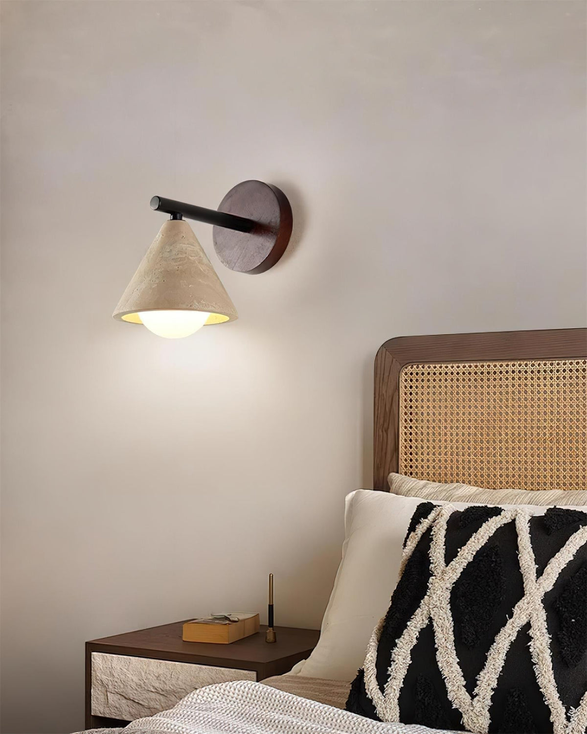 Varen aplique de pared cónico triangular travertino