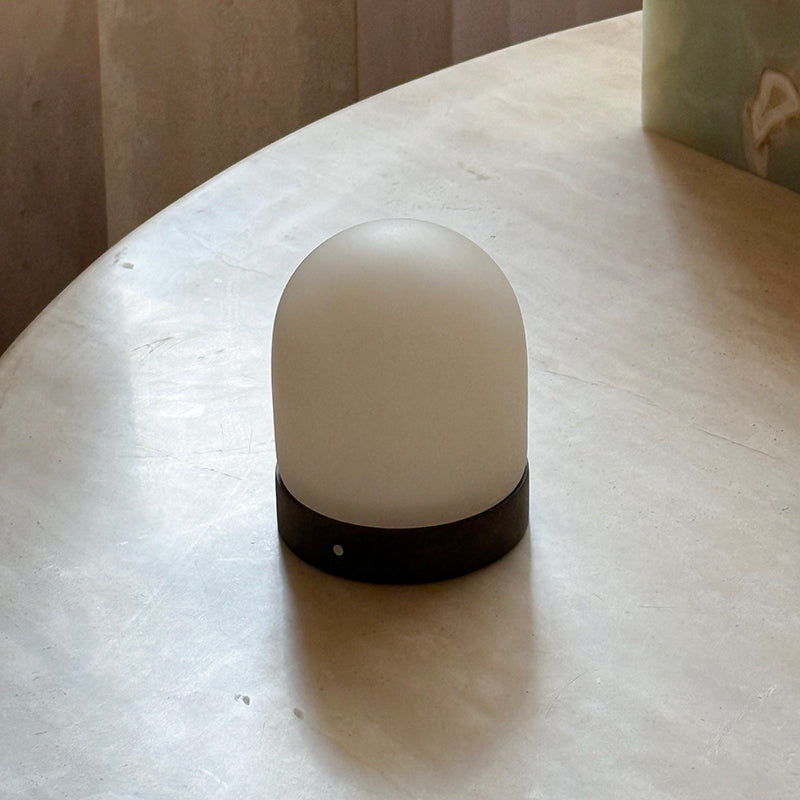 Pebbel lámpara de mesa