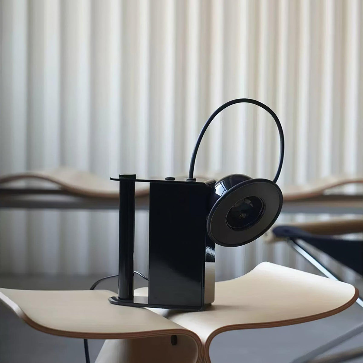 Clavon lámpara de mesa futurista