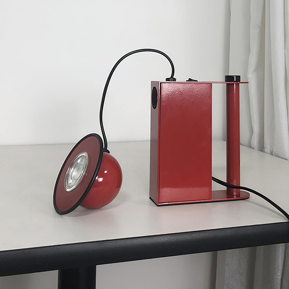 Clavon lámpara de mesa futurista
