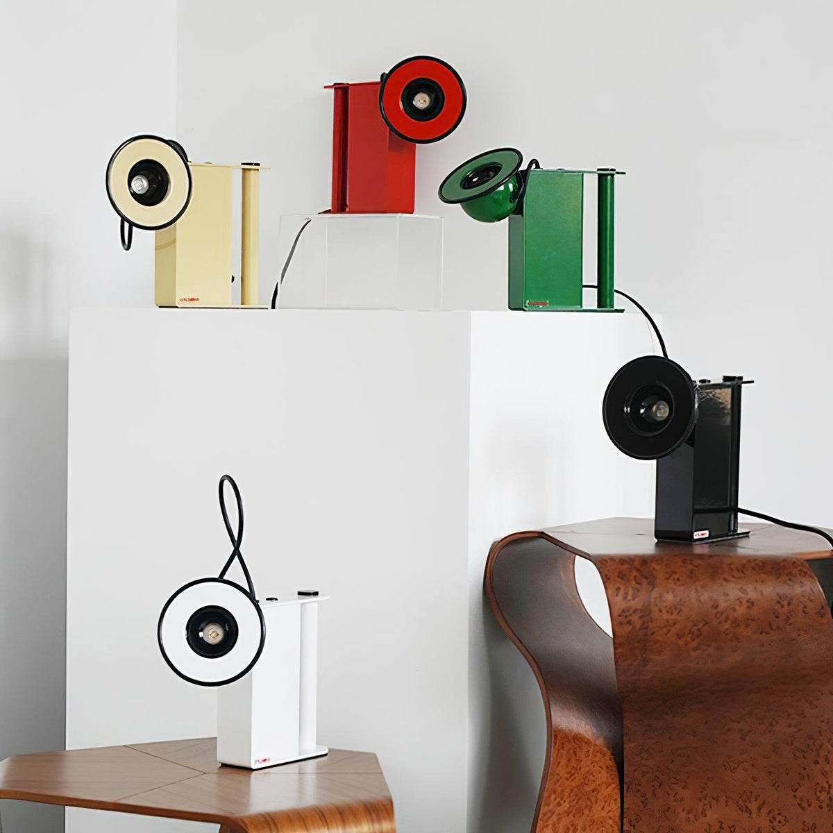 Clavon lámpara de mesa futurista