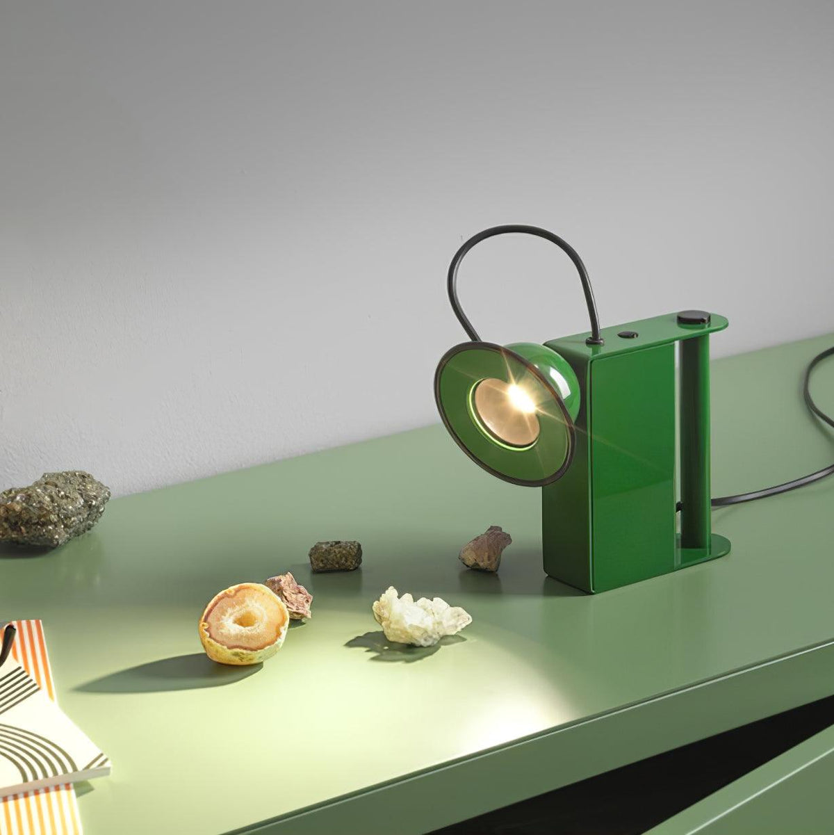 Clavon lámpara de mesa futurista