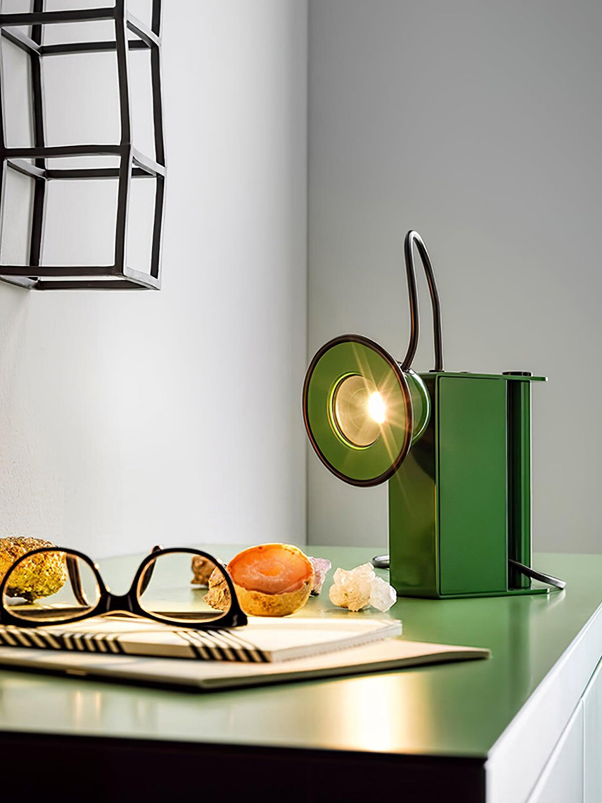 Clavon lámpara de mesa futurista