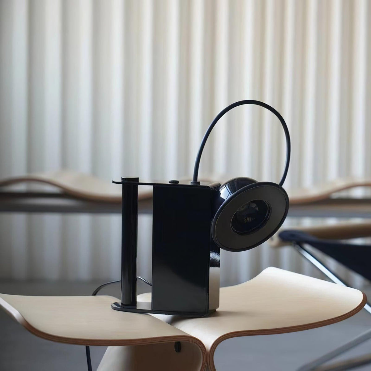 Clavon lámpara de mesa futurista