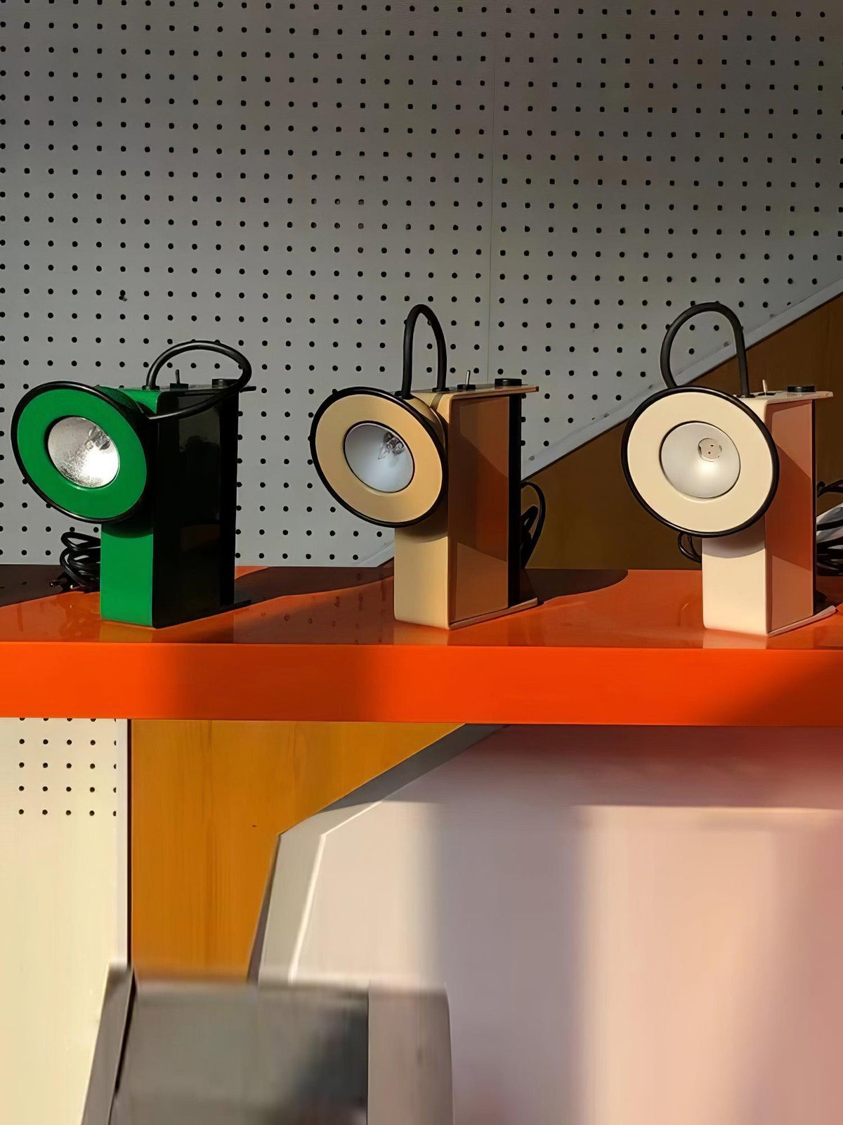 Clavon lámpara de mesa futurista