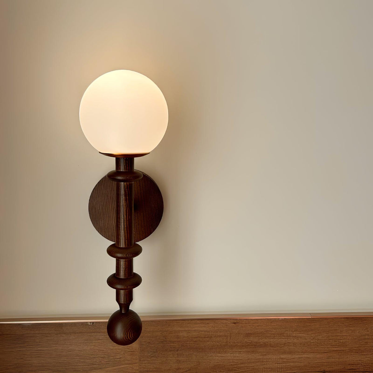 Elmiror aplique de pared elegancia Columna Romana de vidrio y madera