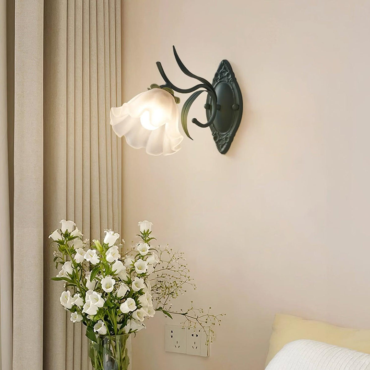Aplique de pared vintage con sombra floral de vidrio para dormitorio y sala de estar