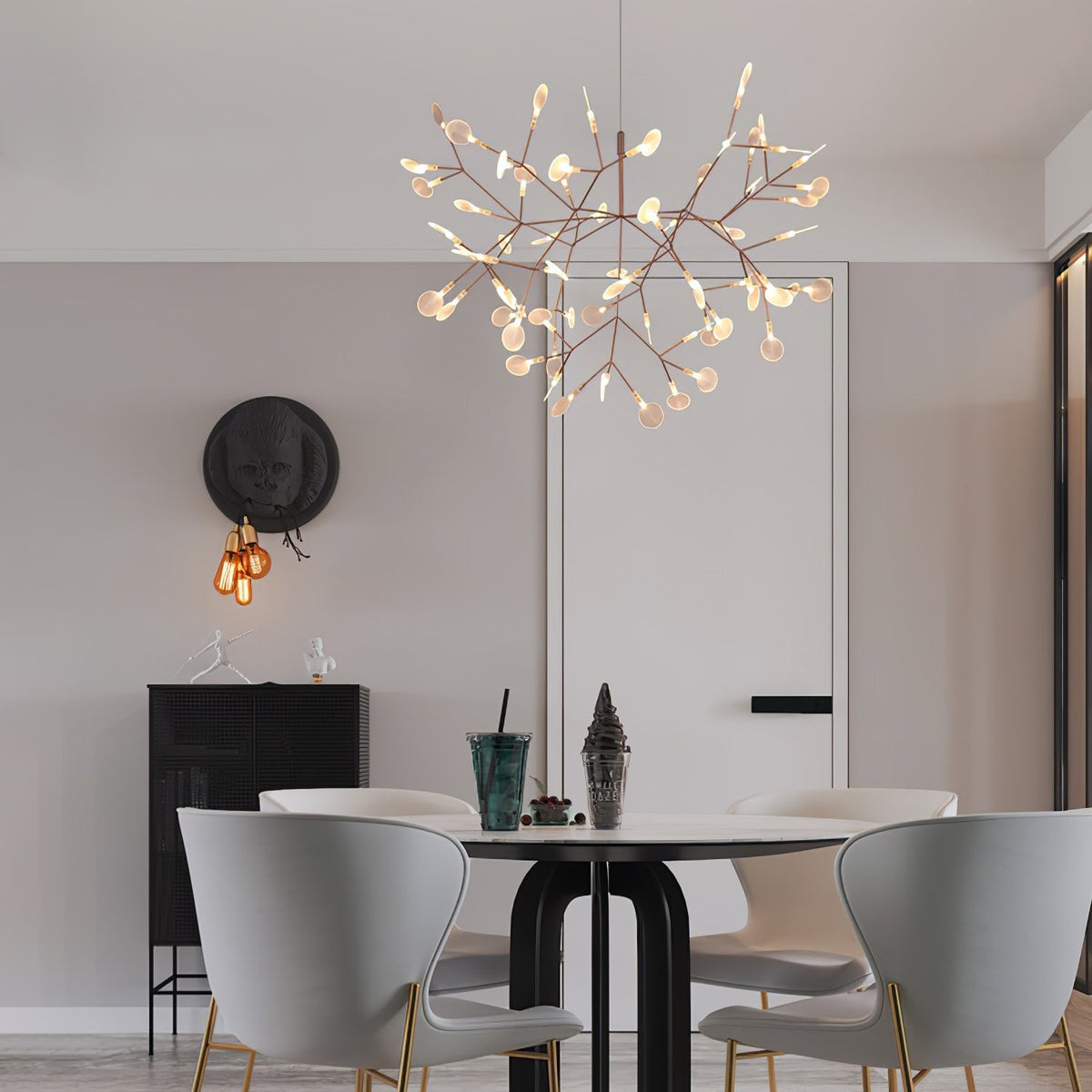 Auroreon lámpara de araña Firefly LED con rama en color dorado