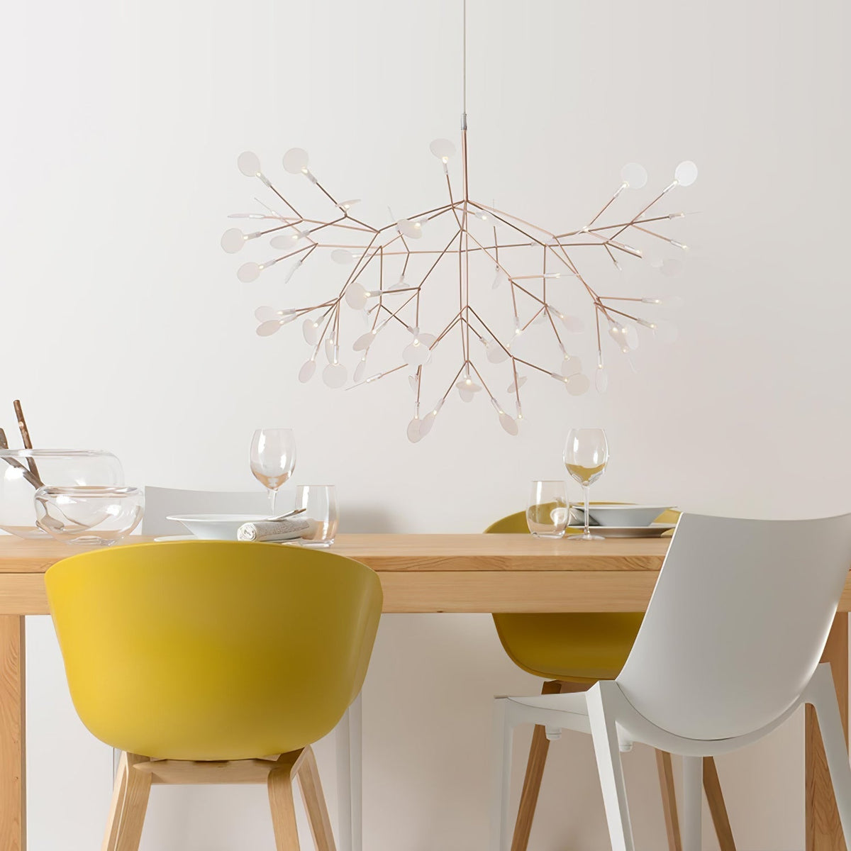 Auroreon lámpara de araña Firefly LED con rama en color dorado