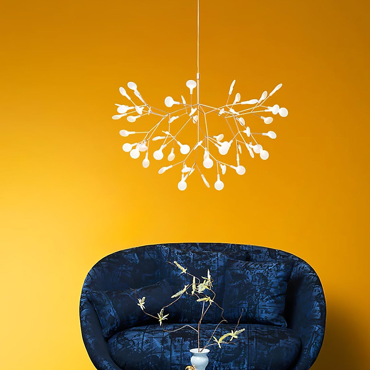 Auroreon lámpara de araña Firefly LED con rama en color dorado