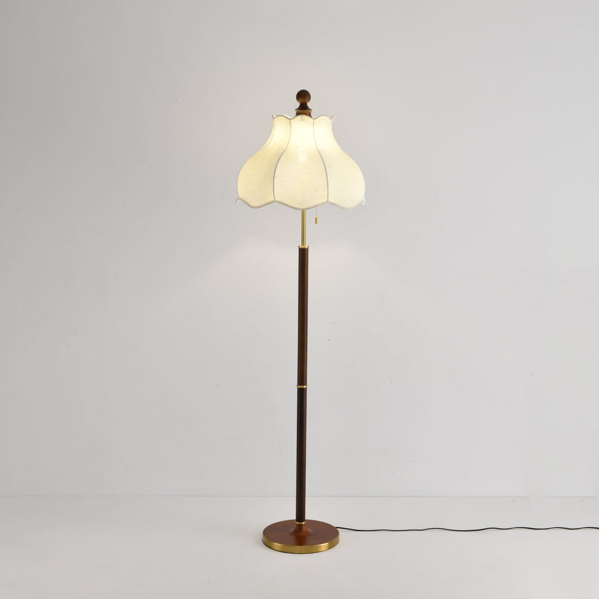 Tulfa lámpara de pie Vintage de madera