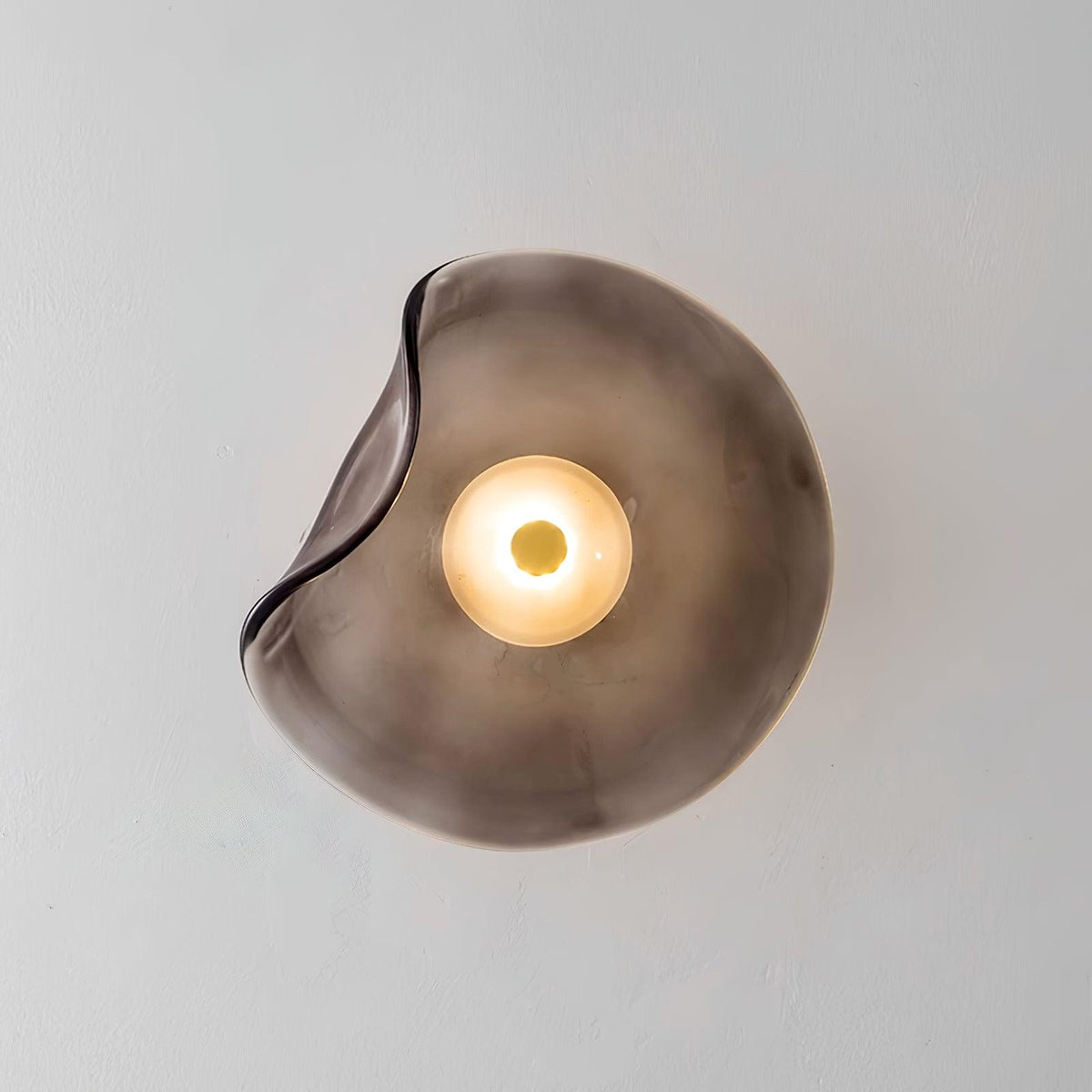 Kira aplique de pared con vidrio ámbar