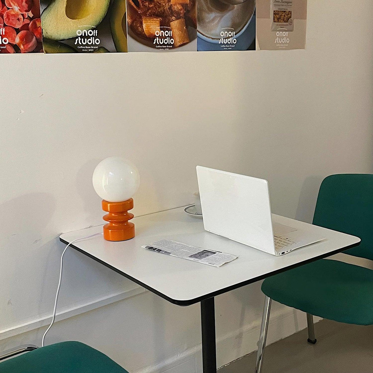 Sorinira lámpara de mesa