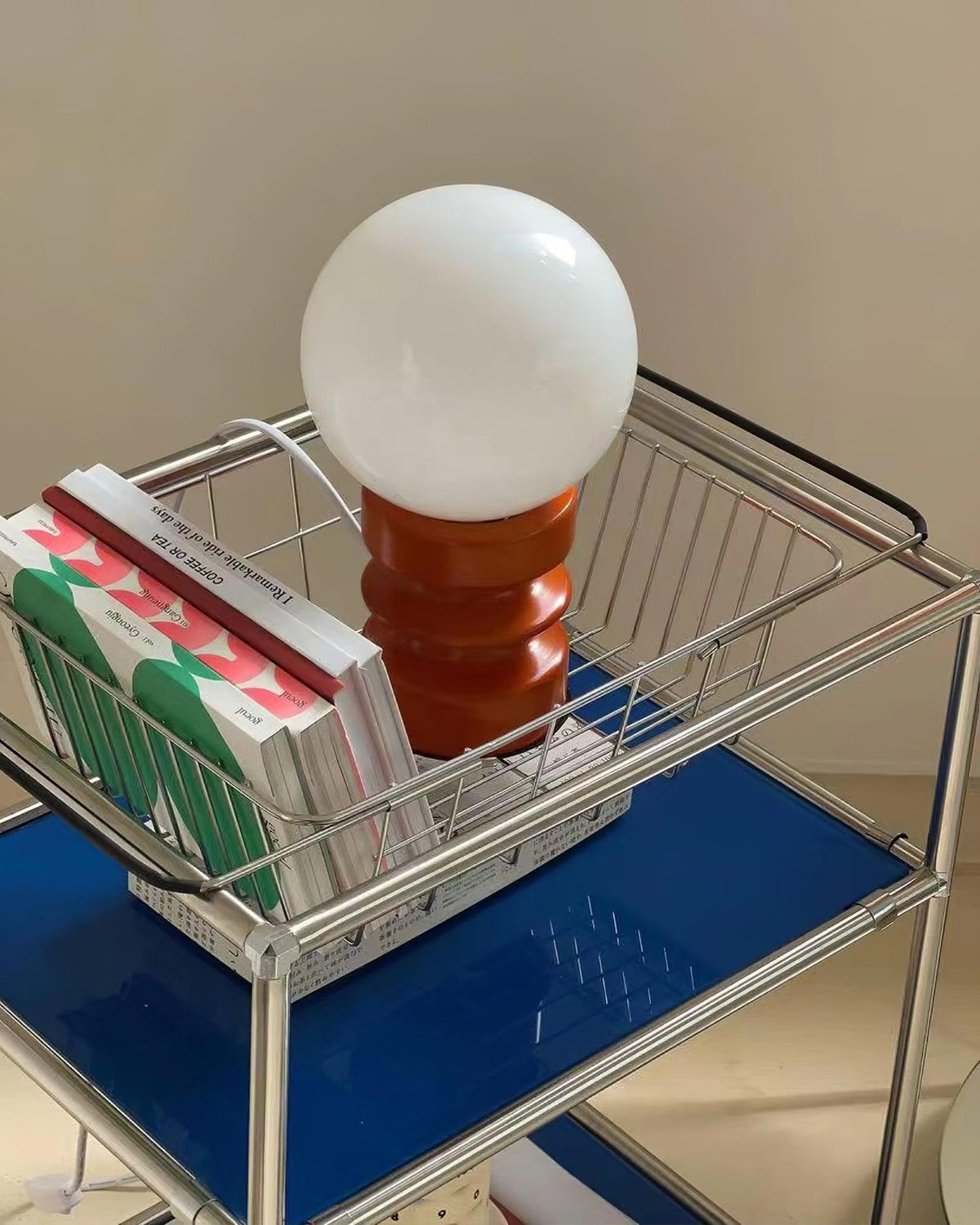 Sorinira lámpara de mesa
