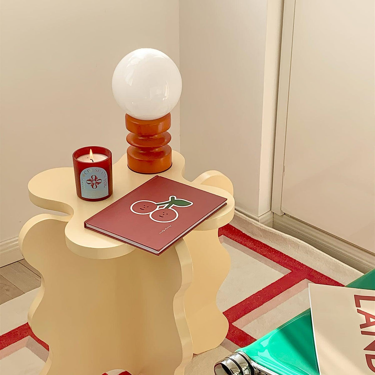 Sorinira lámpara de mesa