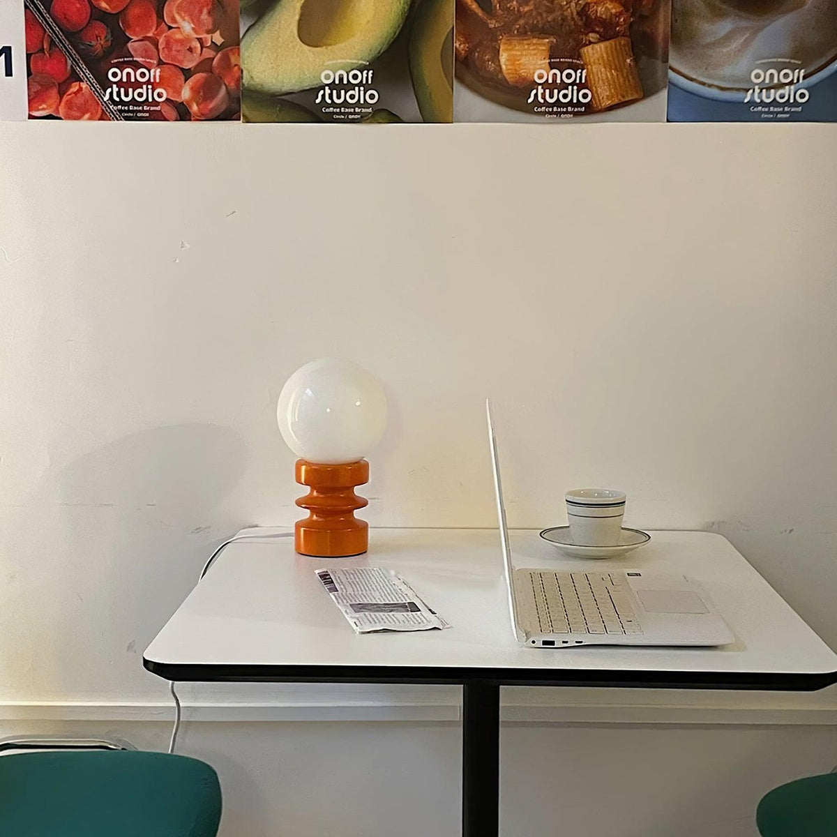 Sorinira lámpara de mesa