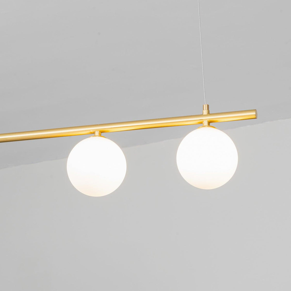 Estix lámpara colgante latón lineal satélite minimalista