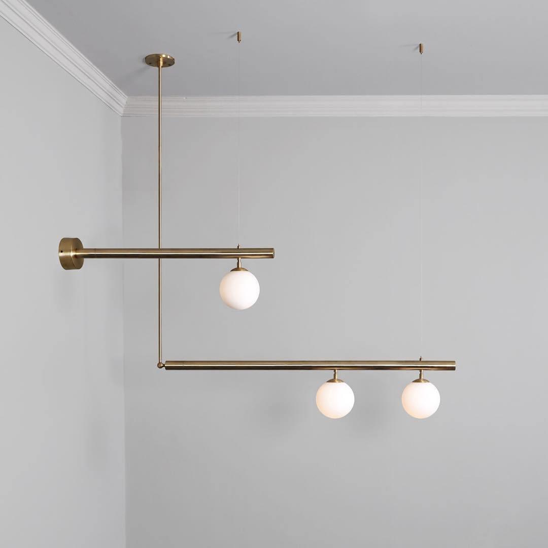 Estix lámpara colgante latón lineal satélite minimalista