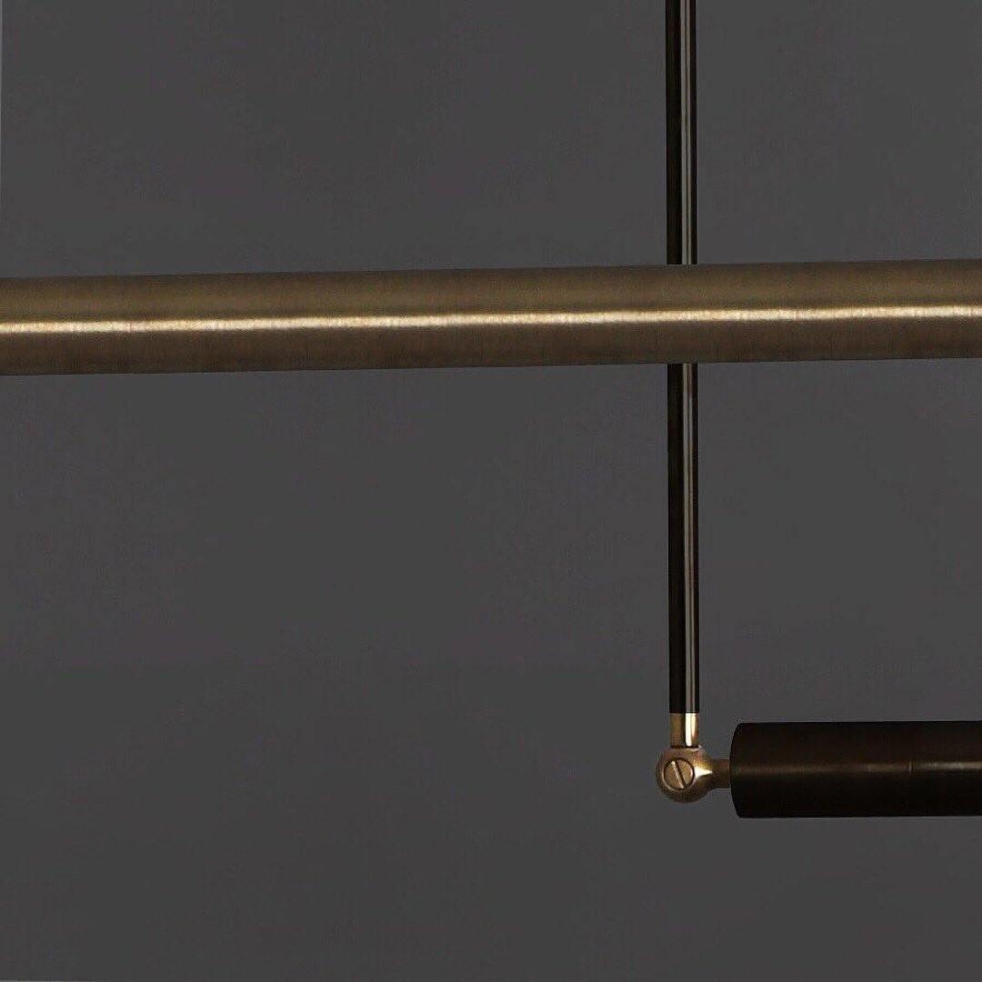 Estix lámpara colgante latón lineal satélite minimalista