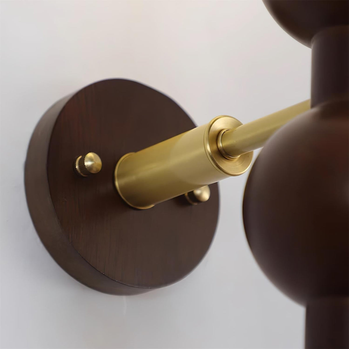 Aplique de pared Gourd en madera, metal y vidrio estilo moderno