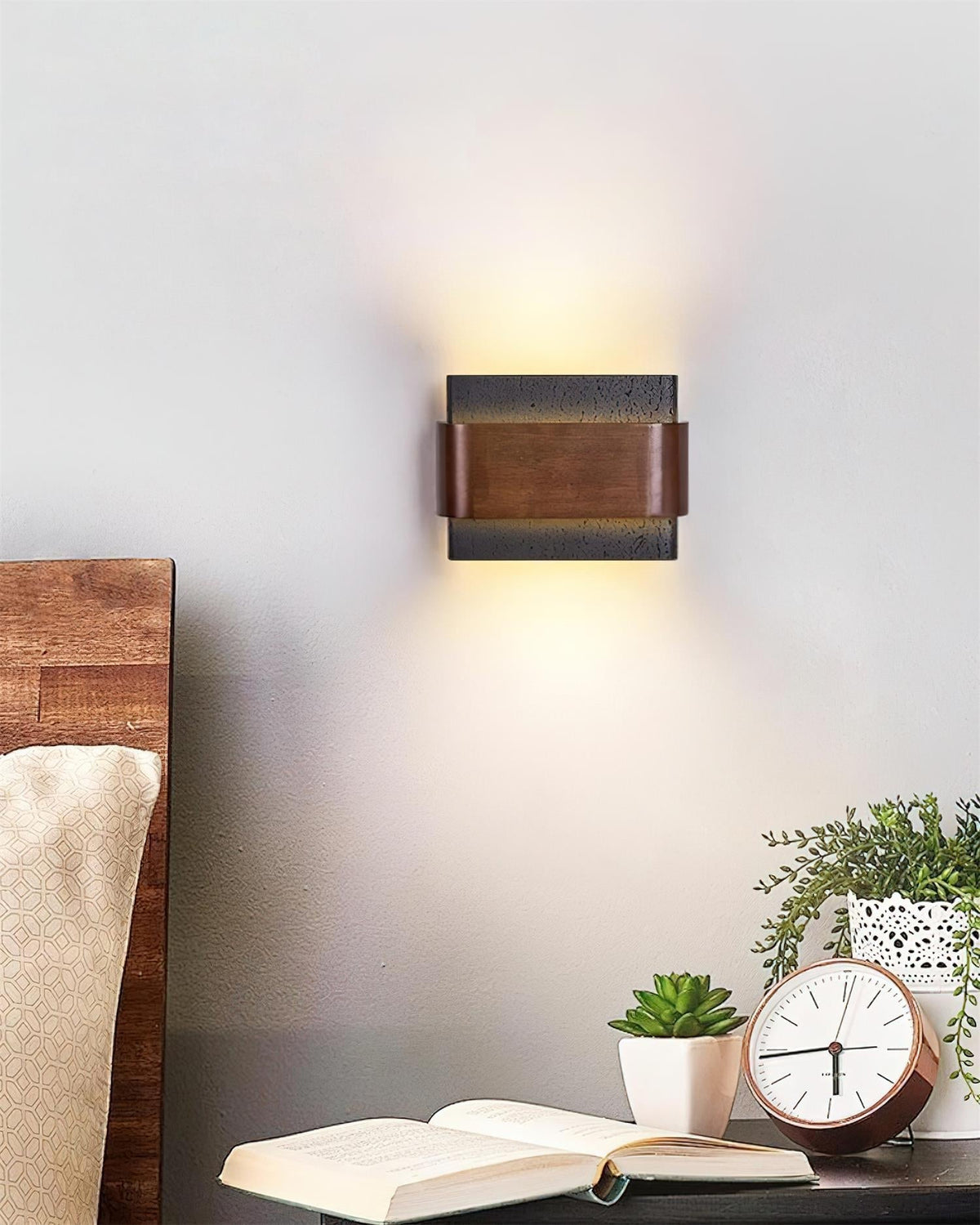 Valeneria aplique de pared travertino con acabado en madera Arco