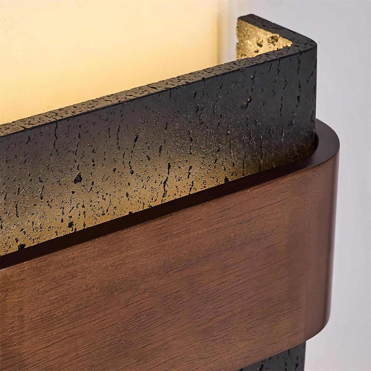 Valeneria aplique de pared travertino con acabado en madera Arco